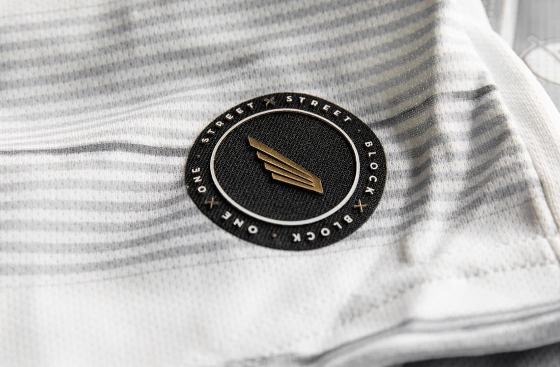 La casaca -en la que predomina el color blanco y los detalles en gris- se inspira en el ambiente y las texturas de las calles de Los Ángeles. (LAFC)