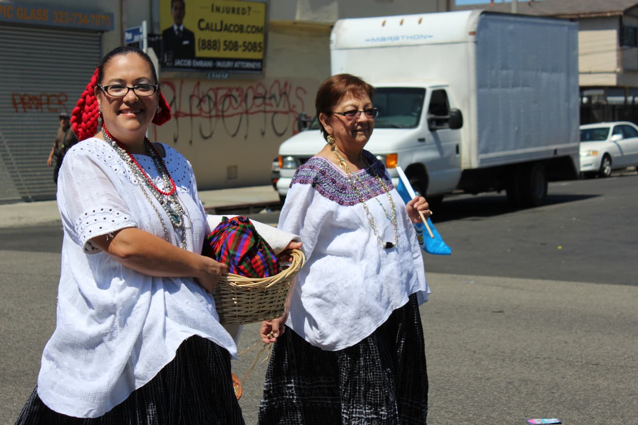 Miles de personas celebraron la independencia centroamericana con un desfile.