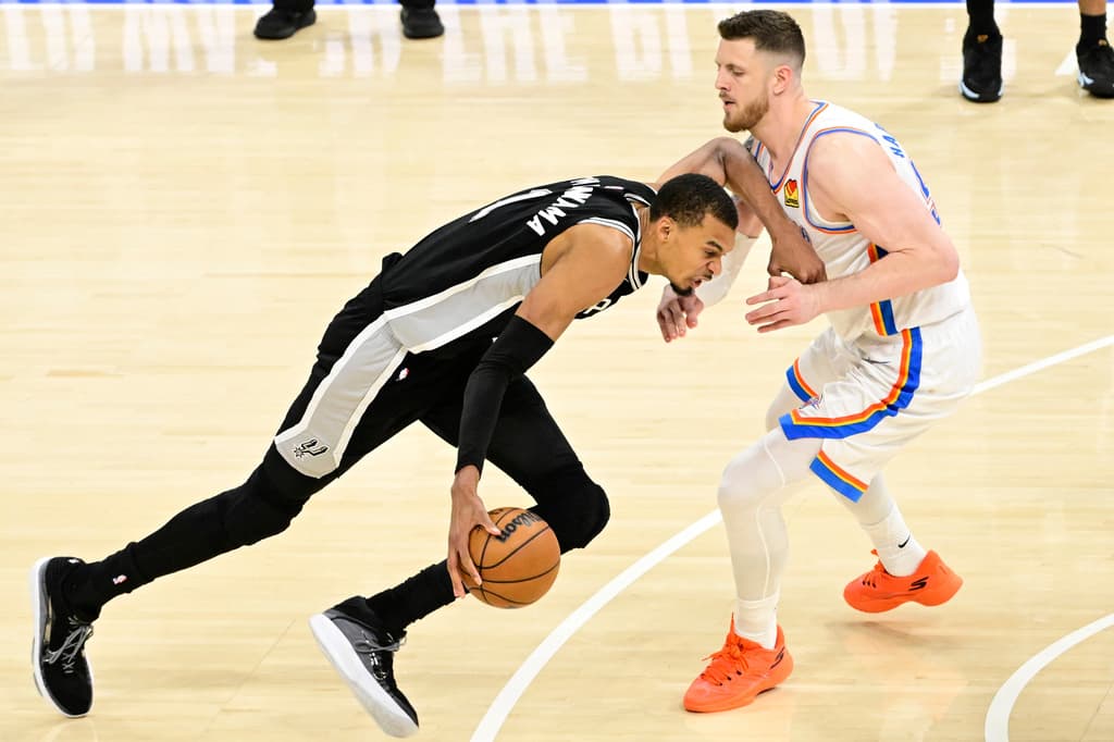 Oklahoma City Thunder venció 127-114 a San Antonio Spurs en el Juego 5 de la final del Oeste y se adelantó 3-2 en la serie. Victor Wembanyama terminó con 20 puntos, su cifra más baja de la eliminatoria, con 4/15 en tiros de campo y 0/5 en triples, aunque acertó 12/12 en libres. El Juego 6 será en San Antonio.