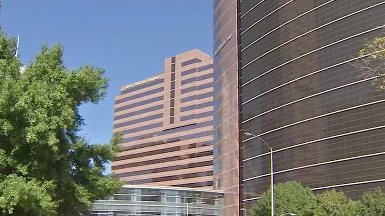 El 24 de septiembre fue llevado al Texas Children's Hospital donde la familia sostuvo una lucha por mantenerlo conectado a un respirador.