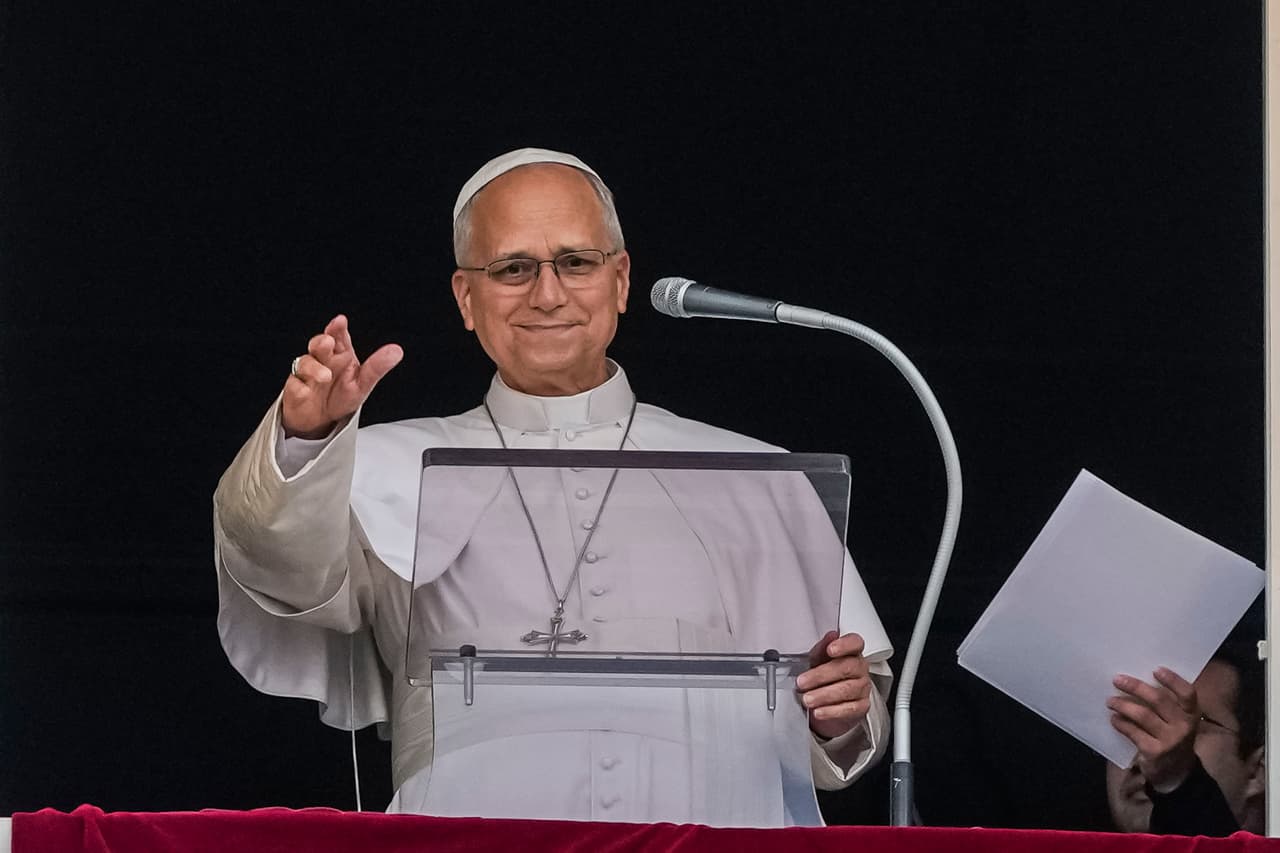 El papa León XIV reapareció este domingo en el rezo del ángelus tras su cirugía