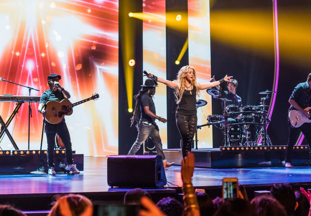Shakira cerró con broche de oro la presentación de los futuros proyectos de Univision para la temporada 2017-2018, haciendo bailar al público con su más reciente éxito, 'Me enamoré', y culminando con la inolvidable 'Hips Don't Lie'.