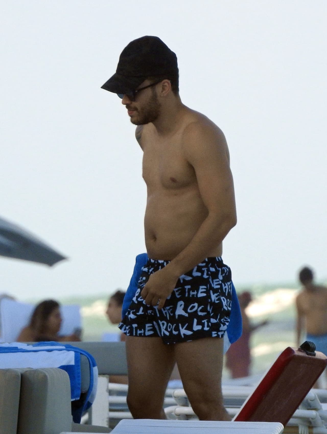 Aunque 
<b>Prince Royce</b> tampoco podemos decir que es gordito, pero a sus 30 años ya se olvidó de tener un cuerpo marcado.