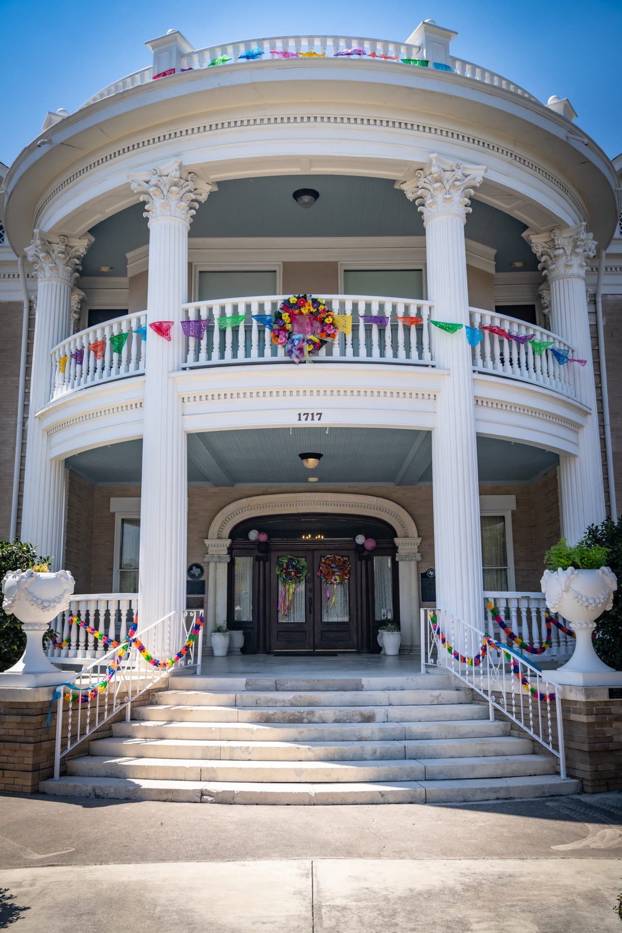 <h2 class="cms-H2-H2">Fiesta hat Contest and Luncheon</h2>
<br>
<ul>
<li class="li1">Cuándo: 30 de abril</li>
</ul>
<ul>
<li class="li1">Hora: 10:30 a 14:00 horas</li>
</ul>
<ul>
<li class="li1">Dónde: The Westin San Antonio North</li>
</ul>
<ul>
<li class="li1">Qué es: Competencia de sombreros en varias categorías</li>
</ul>
<ul>
<li class="li1">Costo: 100 dólares</li>
</ul>