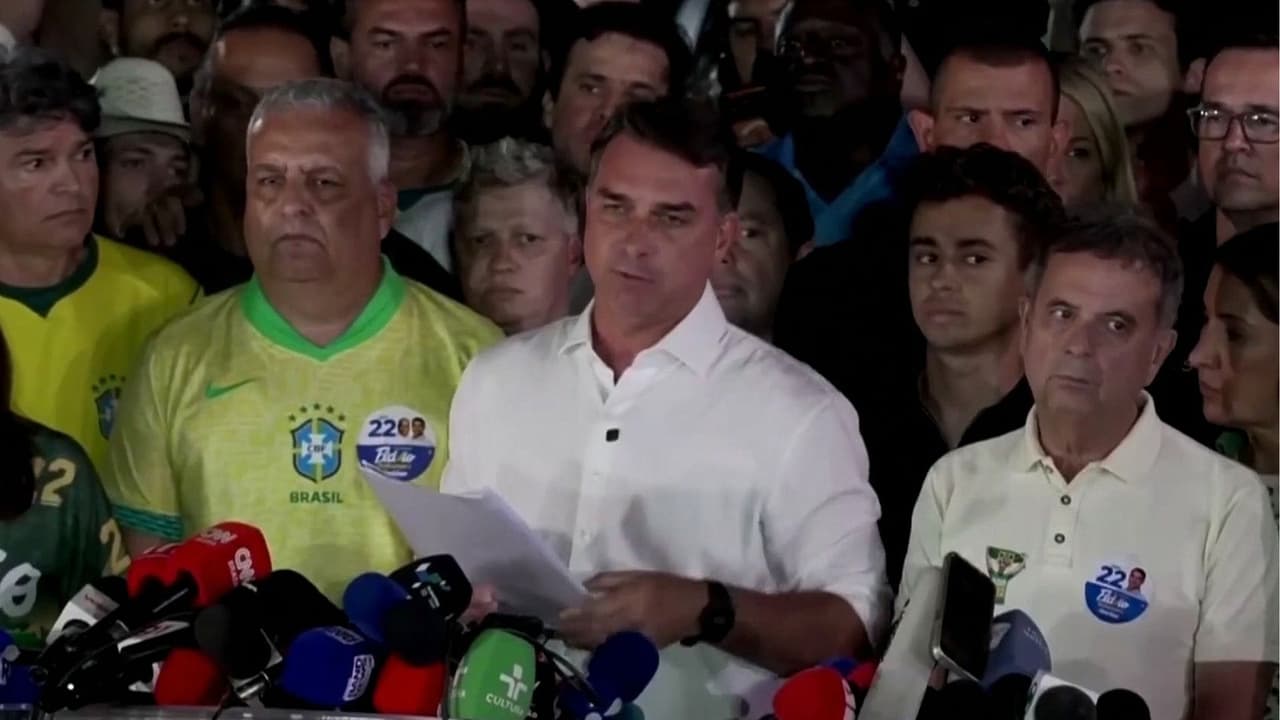Flávio Bolsonaro habría viajado hacia Estados Unidos pese a una orden judicial que le prohibía salir de Brasil