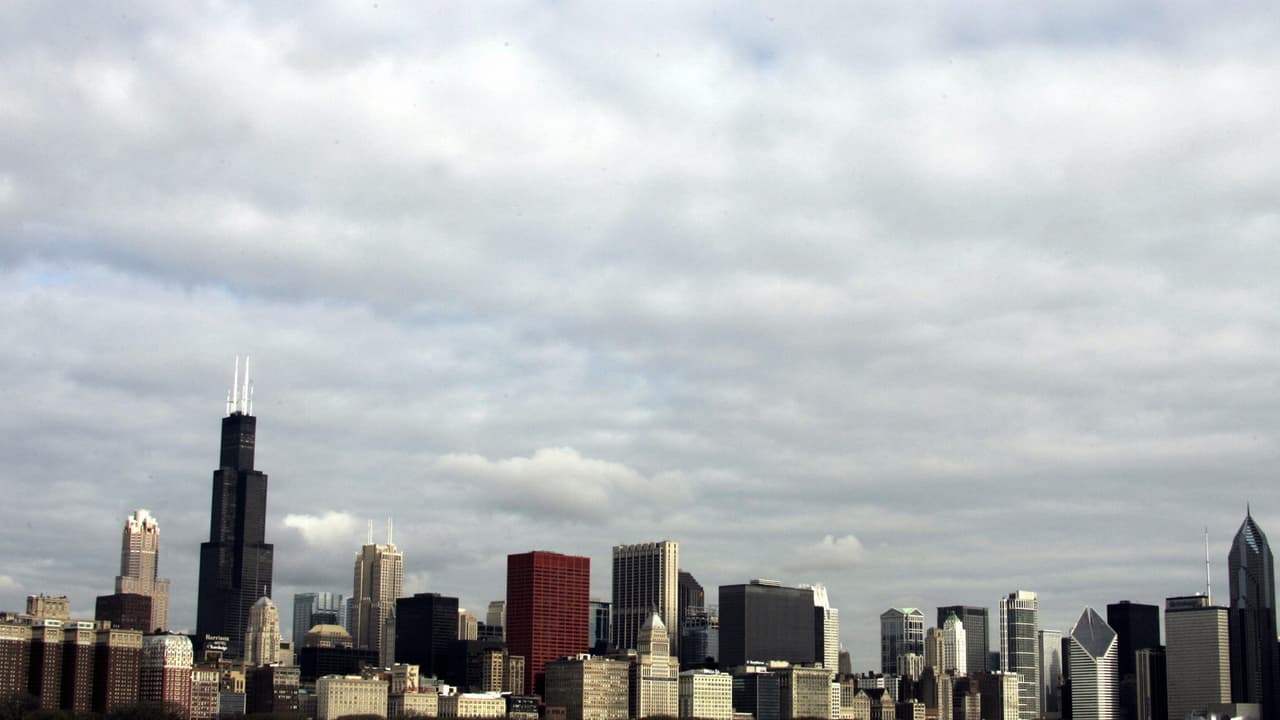 Chicago cierra la semana laboral con aumento de nubes y posibilidad de lluvia durante la noche