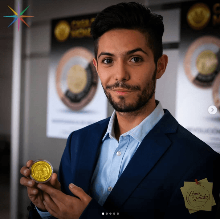 Lo que más sorprendió era lo distinto que lucía, pues usaba barba y bigote.