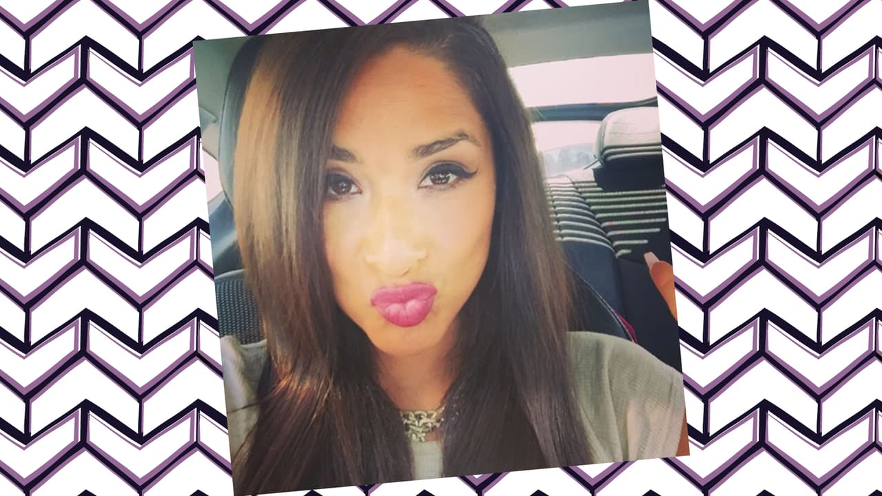 Jazmín y Adrianne parecen hermanas. Las dos cantan, bailan y aman los selfies. No dejes que las raíces mexicanas fool you. Jazmín también tiene sabrosura, muy al estilo de las raíces cubanas de Adrianne. Y guess what? Las dos han participado en shows de Univision: Jazmín lo hizo con Latinas VIP y Adrianne fue una de las invitadas en la segunda temporada de Mira Quién Baila.