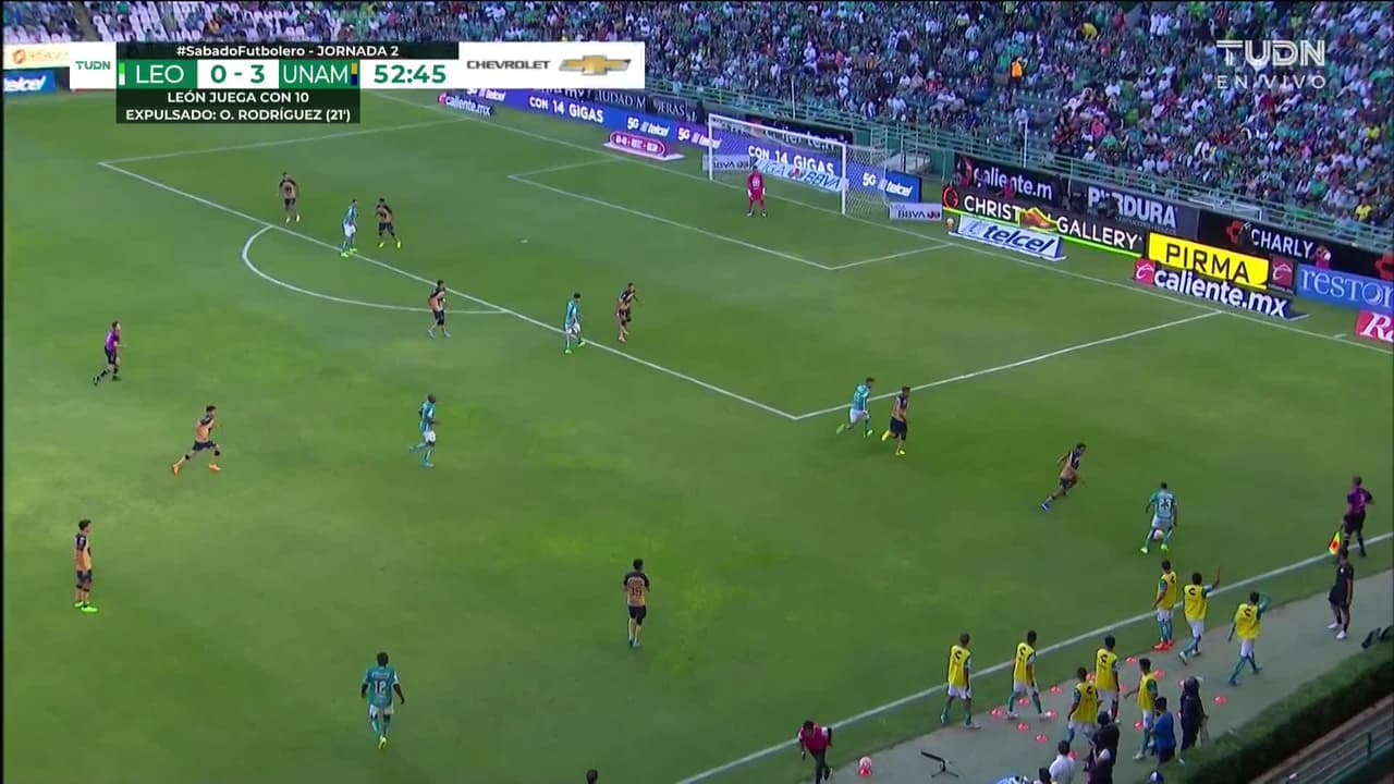 ¡GOL!  anota para León. Lucas Di Yorio