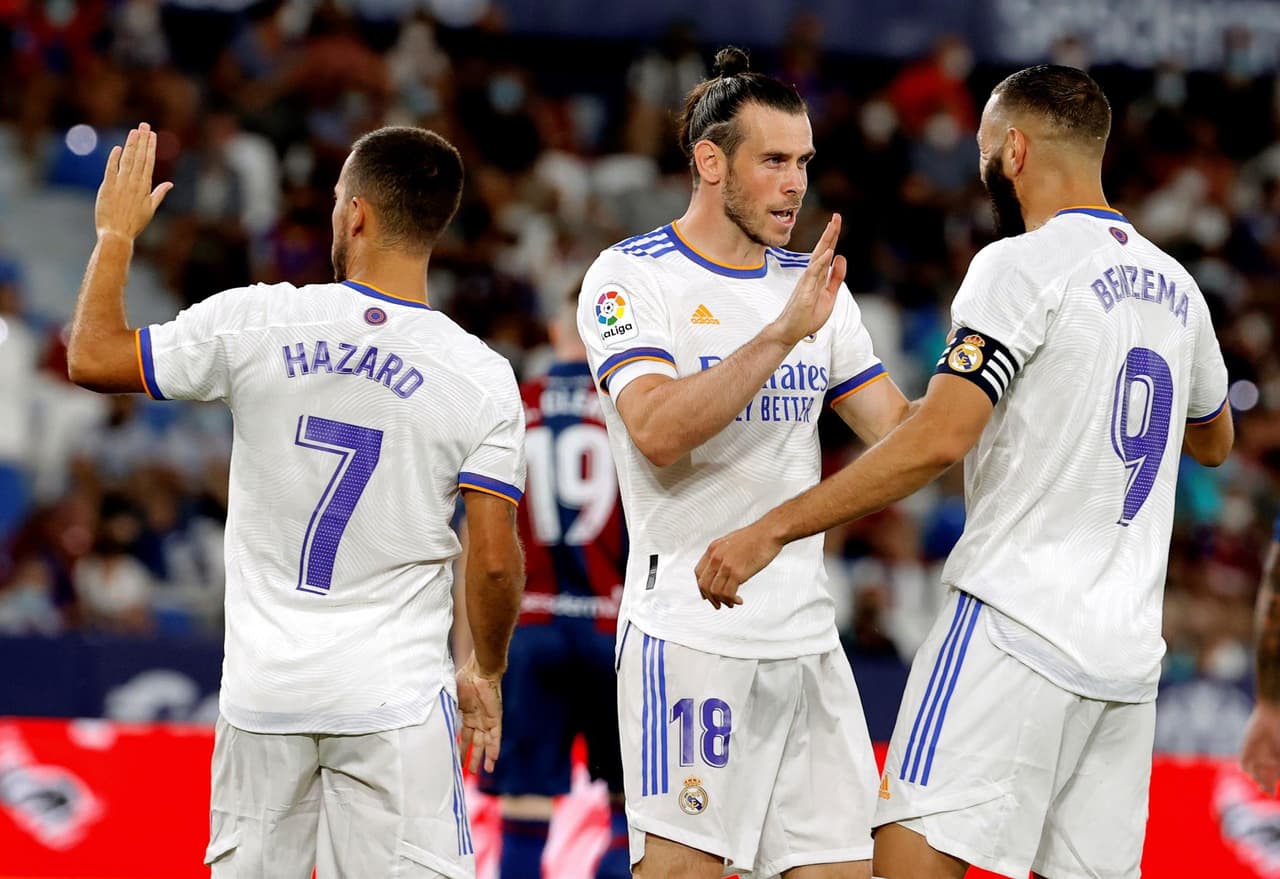 El Real Madrid logra empatar el encuentro 3-3 tras ir perdiendo ante el Levante, durante la segunda Jornada de LaLiga. Roger Marti, José Gomez Campaña y Roberto Suarez Pie fueron autores de los goles de la escuadra de los 'granotes', sin embargo, Bale y el doblete de Vinicius Jr. igualaron marcador y salvaron un punto.