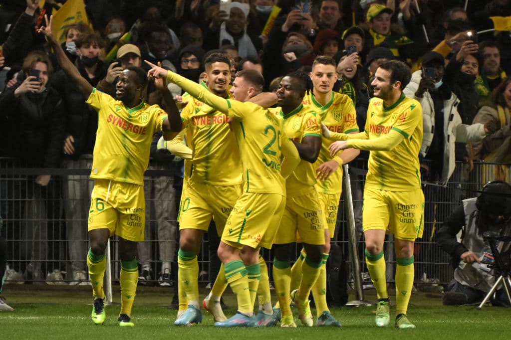 Nantes logra anotarle tres goles al PSG antes del medio tiempo, para en el segundo tiempo asegurar su ventaja y terminar venciendo 3-1 a los líderes de la Ligue 1.
