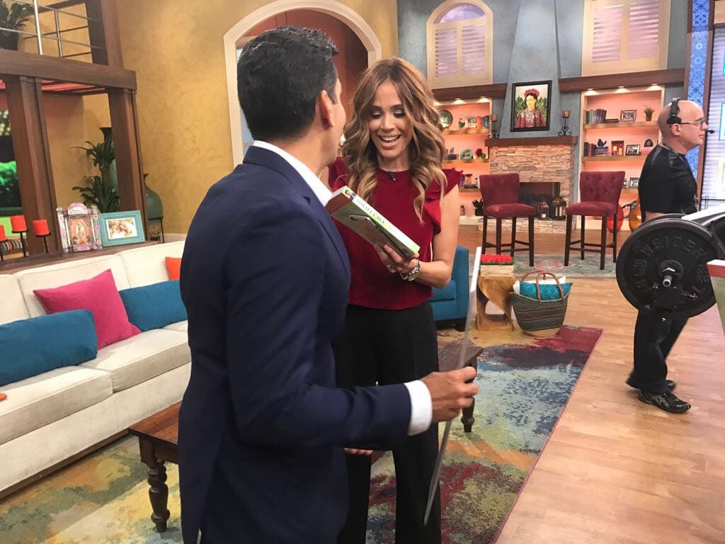 Ismael Cala llegó con un regalo muy especial, su nuevo libro.