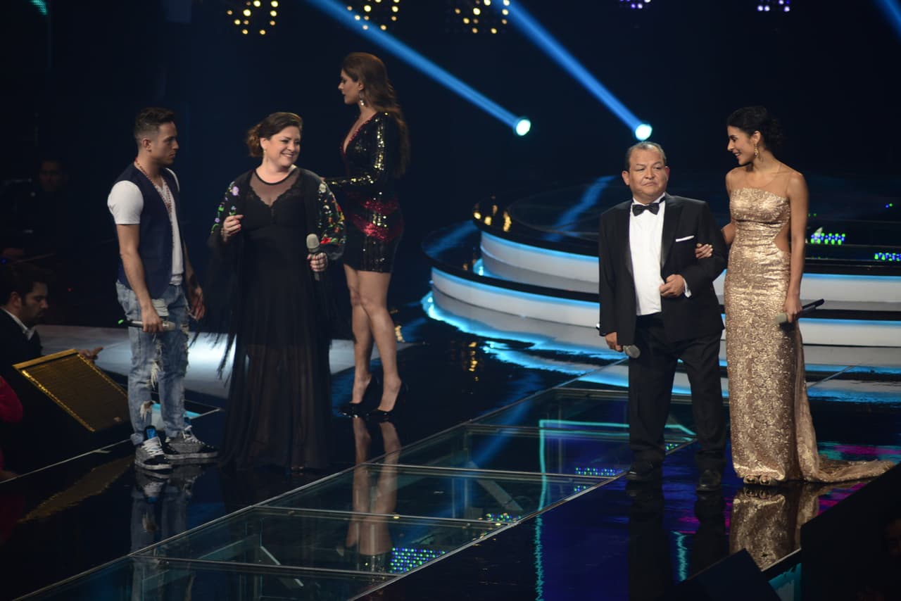 Esta ocasión los capitanes tuvieron que cantar con los papás y en la segunda etapa los hijos lo hicieron de manera individual para poder elevar la puntuación. Hubo doble eliminación y los Valdés dijeron adiós. Paty Cantú pasó por lo mismo que María León y sus dos familias se enfrentaron, quedando fuera los Tijerina.