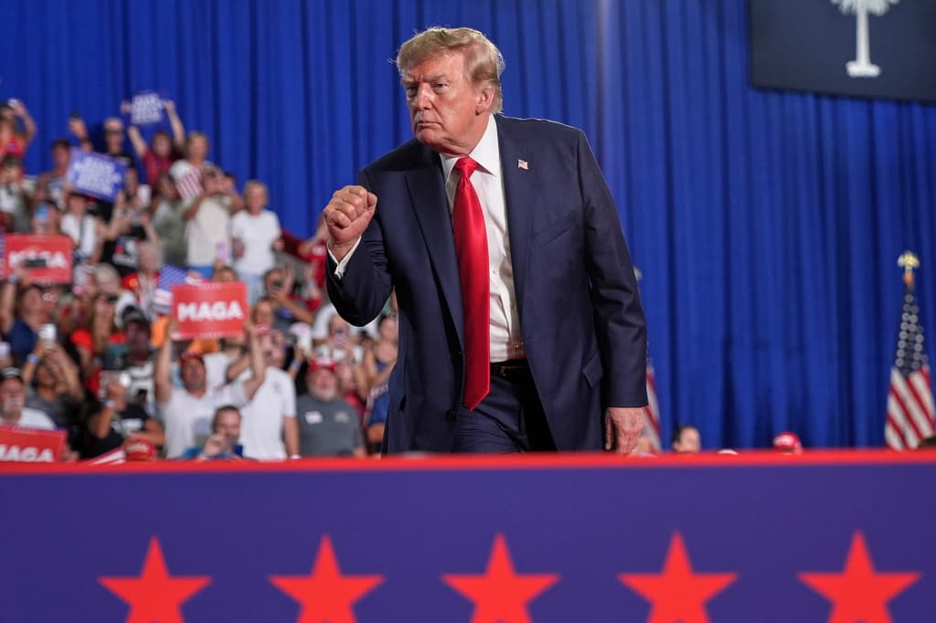 En caída libre: así se desploma la aprobación de Trump rumbo a las elecciones intermedias
