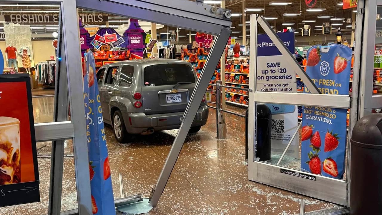 James Lancaster necesitaba usar el baño y chocó su auto contra un Kroger en Rosenberg, Texas