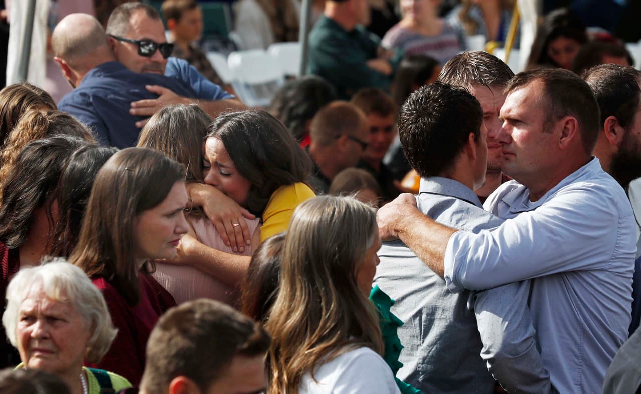 Dawna Ray Langford, de 43 años, y sus hijos Trevor, de 11, y Rogan, de 2, fueron sepultados juntos. Hombres armados con ametralladoras balearon su camioneta SUV mientras transitaban por un camino de terracería que los llevaba a la Colonia LeBarón, en Chihuahua.