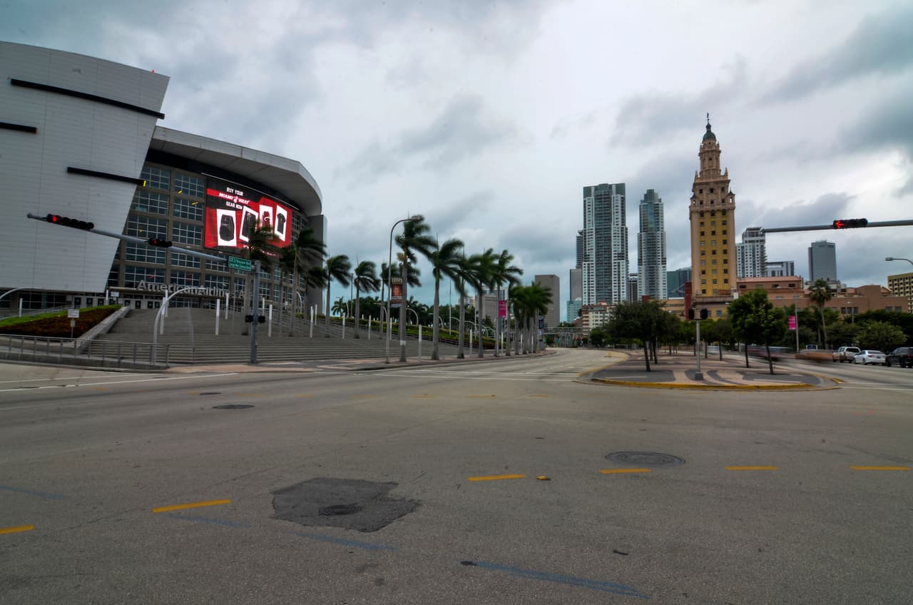 Ya hay miles de personas sin electricidad en el sur de Florida antes del paso del huracán Matthew