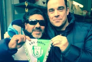 Robbie Williams fue engañado por un falso Maradona