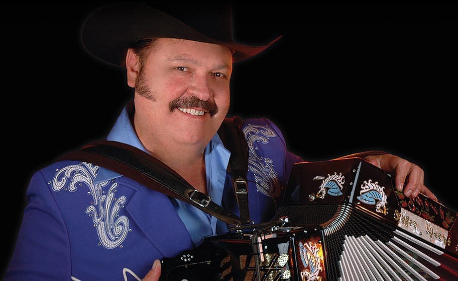 El llamado 'Rey del acordeón', Ramón Ayala, sorprende cada año a sus seguidores con nuevos proyectos, por lo que para este 2018 espera que se concrete la serie televisiva que se planea en su honor, así como la grabación de un disco de duetos junto a importantes figuras del regional mexicano y de otros géneros.