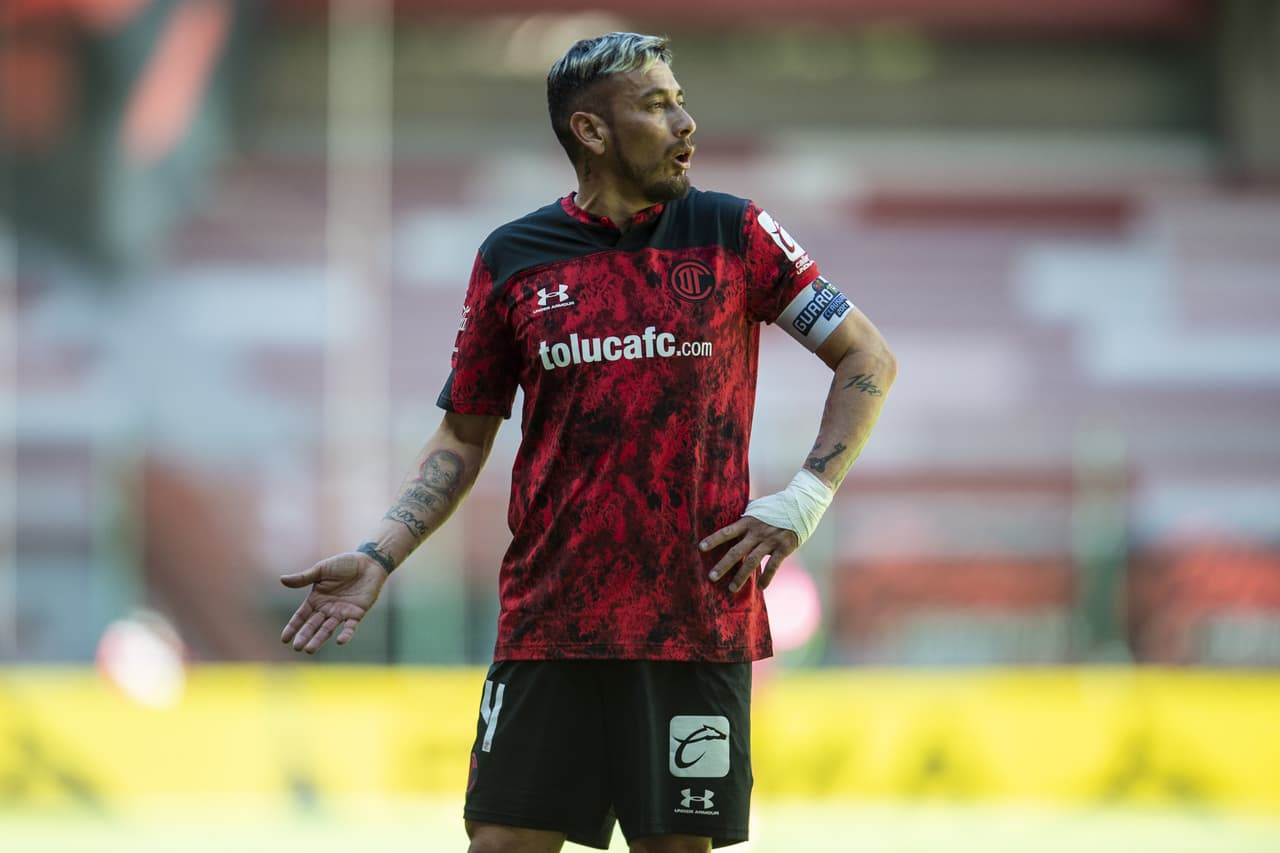 Una polémica victoria para los 'Diablos Rojos', pues el árbitro anuló un gol para los Pumas de la UNAM y, de último minuto, Alexis Canelo anotó el gol del gane para Toluca en casa, durante la Jornada 6 del Torneo Guard1anes 2021.