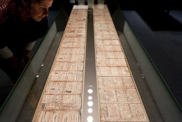 El llamado Códice Dresde, uno de los cuatro manuscritos mayas que sobreviven hasta nuestros días, termina la cuenta de los días de esta era en la fecha correspondiente al 21 de diciembre de 2012, para dar paso a una nueva.