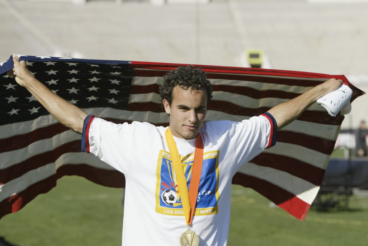 El estadounidense Landon Donovan es el mayor goleador de la historia del torneo, con 18 goles.