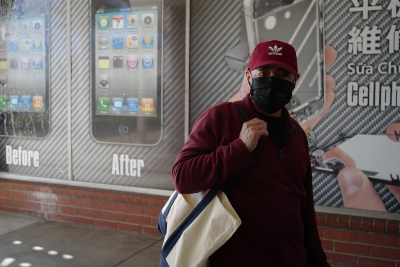 Las recomendaciones que están dando los expertos en estos momentos para prevenir el contagio es simplemente lavarse las manos frecuentemente, evitar tocarse la cara y no estar en contacto con aquellos que estén enfermos.