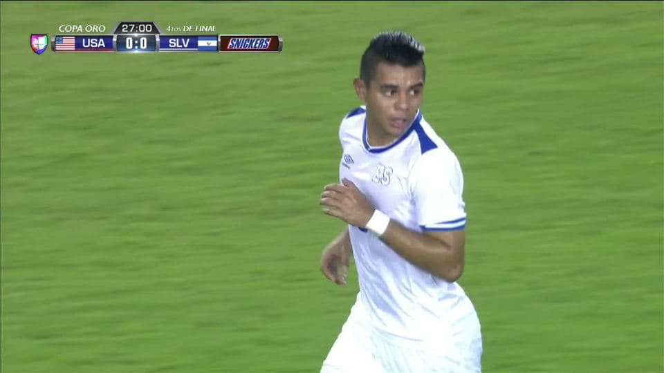 Disparo afuera de Alexander Larín