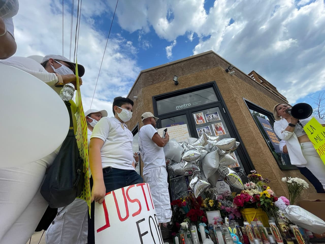 Las imágenes captadas por la cámara de vigilancia de la tienda mostraron que Ruiz-Basilio no presentó ninguna resistencia al robo. La hispana “desafortunadamente” ya había sido víctima de robos en el pasado; y que siempre se había mostrado tranquila, confirmó la jefa de la Policía de Elsmere, Laura Giles. 
<br>