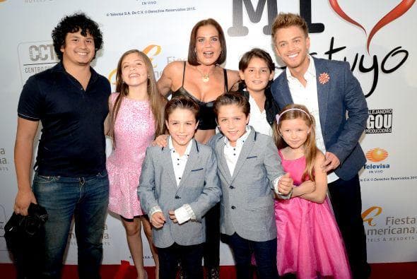 El éxito de esta telenovela fue tan grande que llegaron al teatro con una corta temporada, en donde 'Ana' (
<b><a href="http://www.univision.com/temas/silvia-navarro">Silvia Navarro</a></b>) y 'Fernando' (
<b>Jorge Salinas</b>) tuvieron que luchar por su amor.