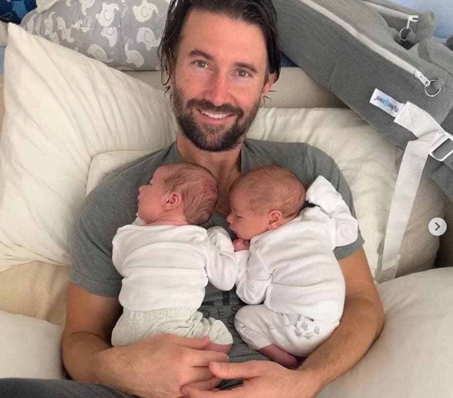 "¡Brandon Jenner y Cayley Stoker son los orgullosos padres de
<b>dos gemelos excepcionalmente hermosos</b>!", escribió Thompson.
<br>