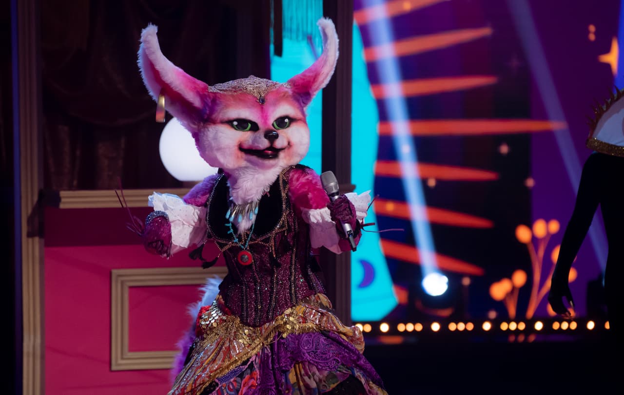 La tercera integrante de este combate fue Gitana, quien se robó toda la atención con su energía sobre el escenario. Yuri y Mónica coincidieron en que detrás de la máscara estaría Fernanda Castillo.