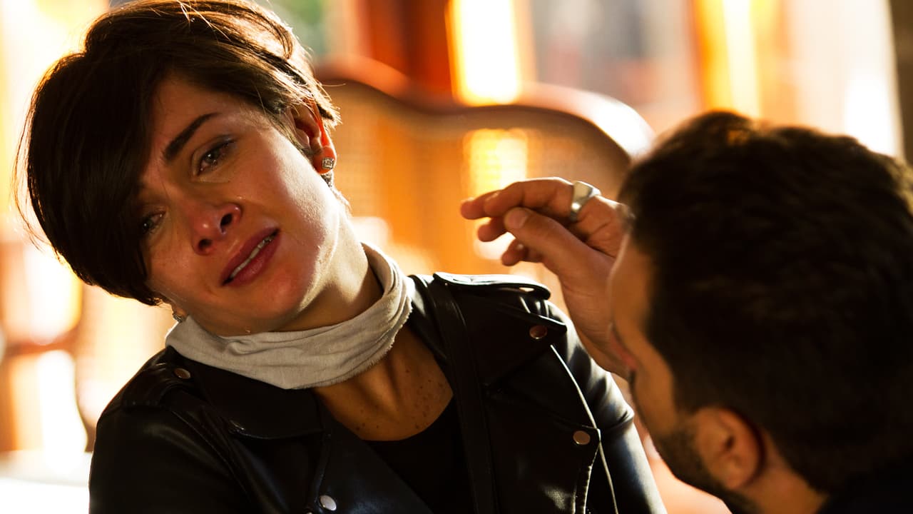 Afortunadamente, la policía llegó a tiempo para librarla de su tortura.