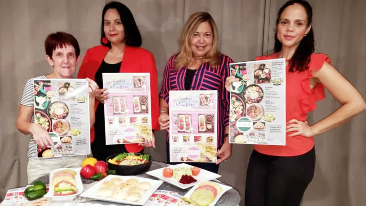 La venezolana Merys Figueroa, la puertorriqueña Deborah Torres y las hermanas bolivianas Lissy y Matilde Aguilera decidieron juntar sus dotes culinarias en esta pandemia y forjaron esta 
<a href="https://www.univision.com/shows/despierta-america/cuatro-amigas-y-complices-se-unen-en-un-negocio-para-vender-arepas-de-colores-en-la-pandemia-video">historia de éxito</a>.