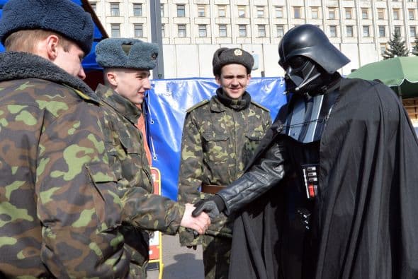 Darth Vader Nikolayevich dice que no es un político de la vieja guardia que robó a la nación que esté tratando de volver al poder.