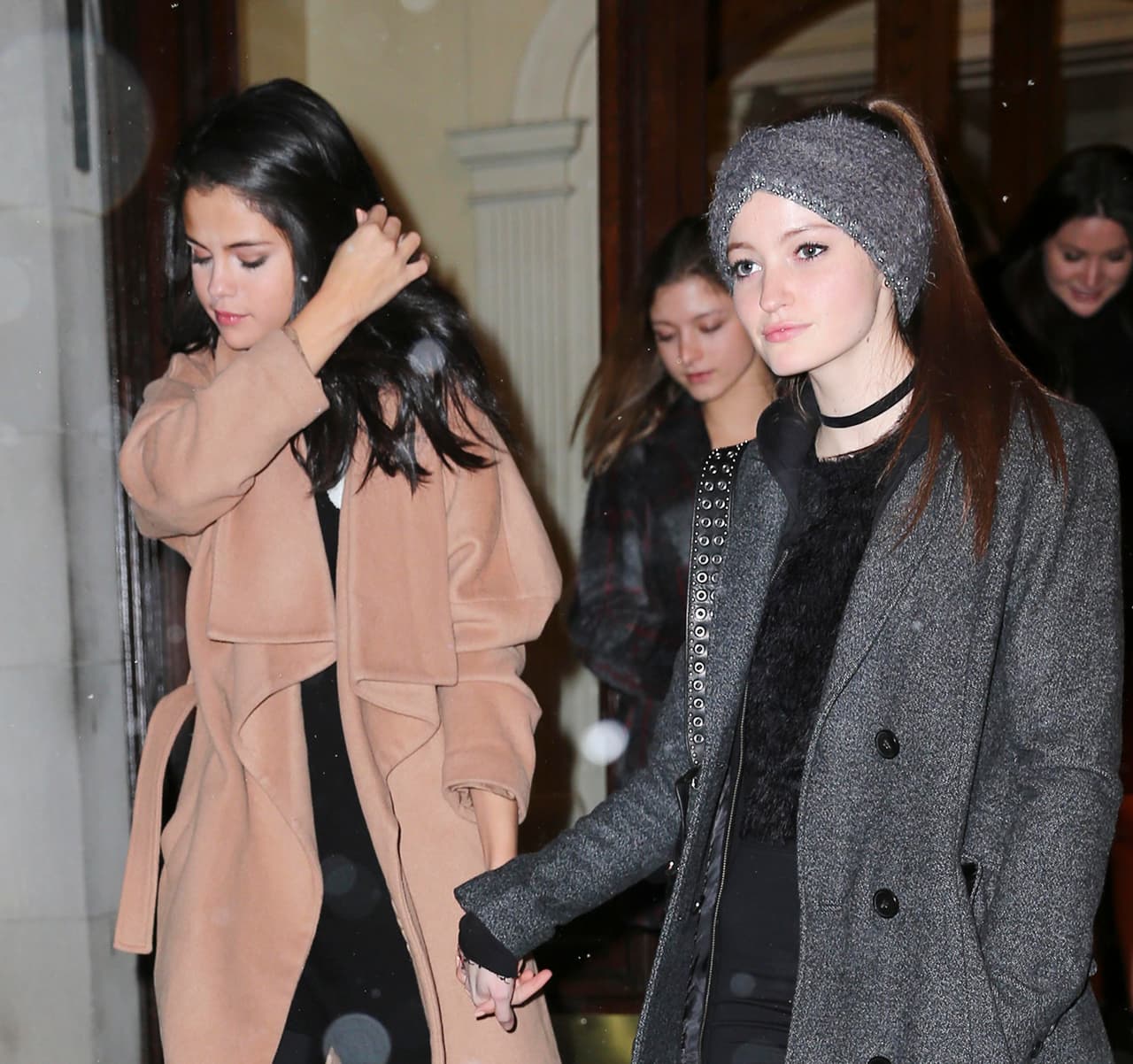 'Sel' se veía un poco nerviosa, no dejaba de tocarse el cabello y bajar el rostro.