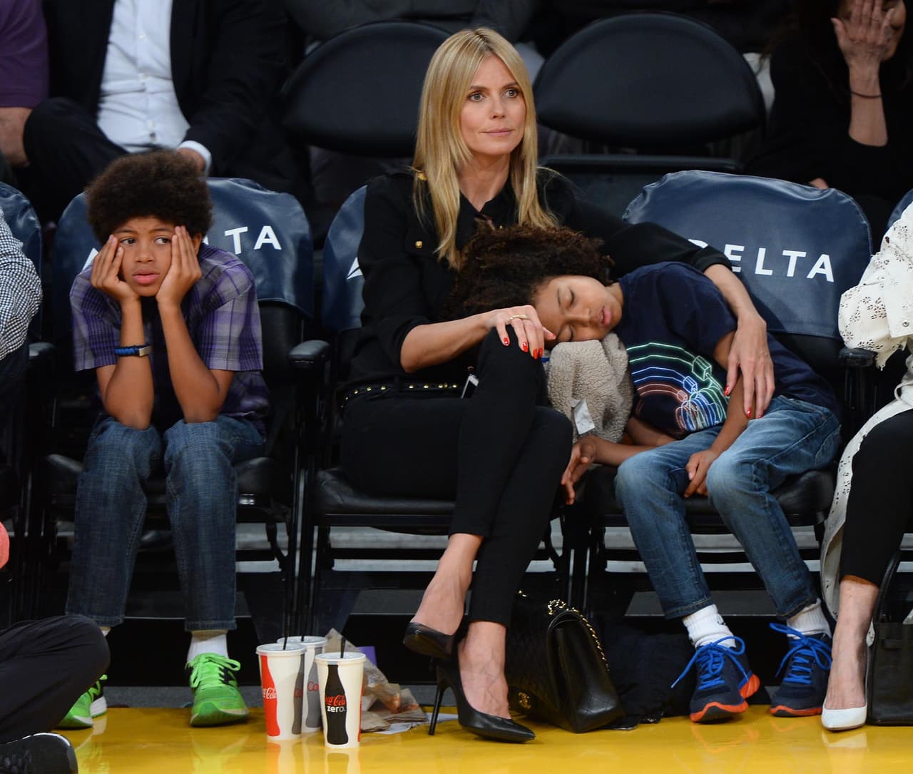 La modelo alemana 
<b><a href="https://www.univision.com/entretenimiento/heidi-klum-y-seal-juntitos-pero-solo-por-sus-hijos-video" target="_blank">Heidi Klum</a></b> es otra mamá birracial. Con su exesposo, el cantante 
<b>Seal</b>, es madre de 
<b>Henry Gunther Ademola Dashtu</b> (foto), 
<b>Johan Riley Fyodor Taiwo</b> (foto), 
<b>Lou Sulola Samuel y Helene Boshoven</b>.