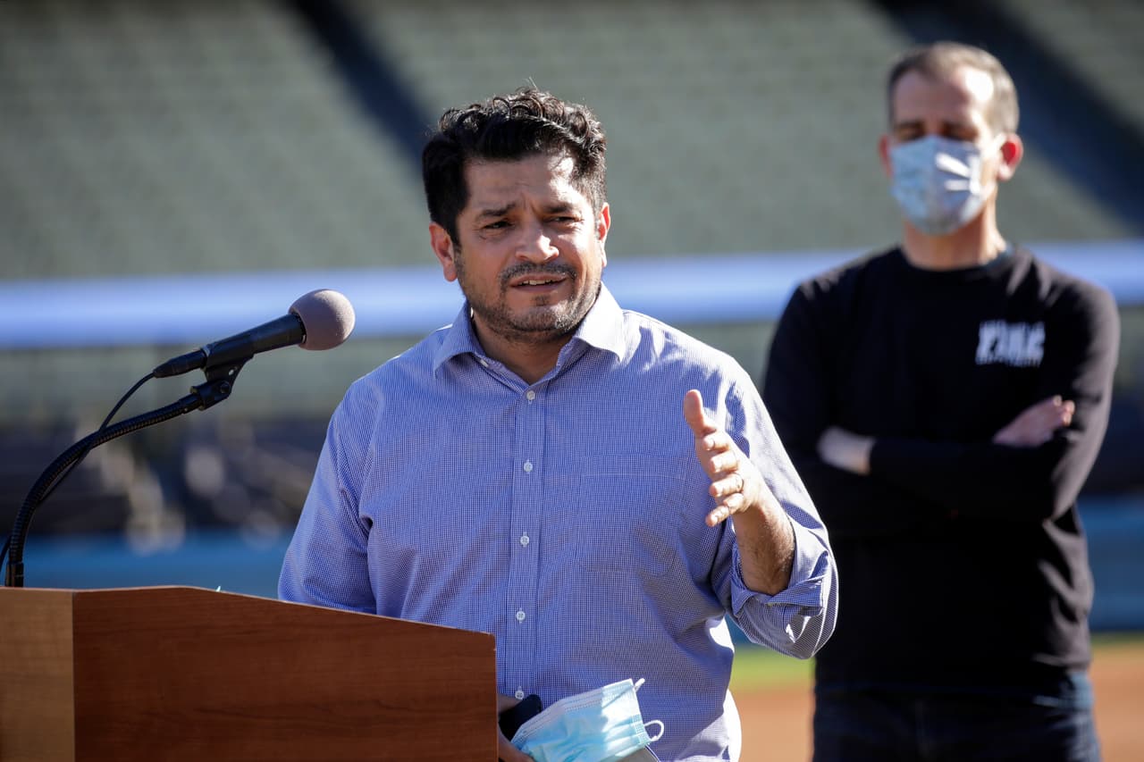  Jimmy Gomez pide expulsar del Congreso a la republicana que amenazó con matar demócratas