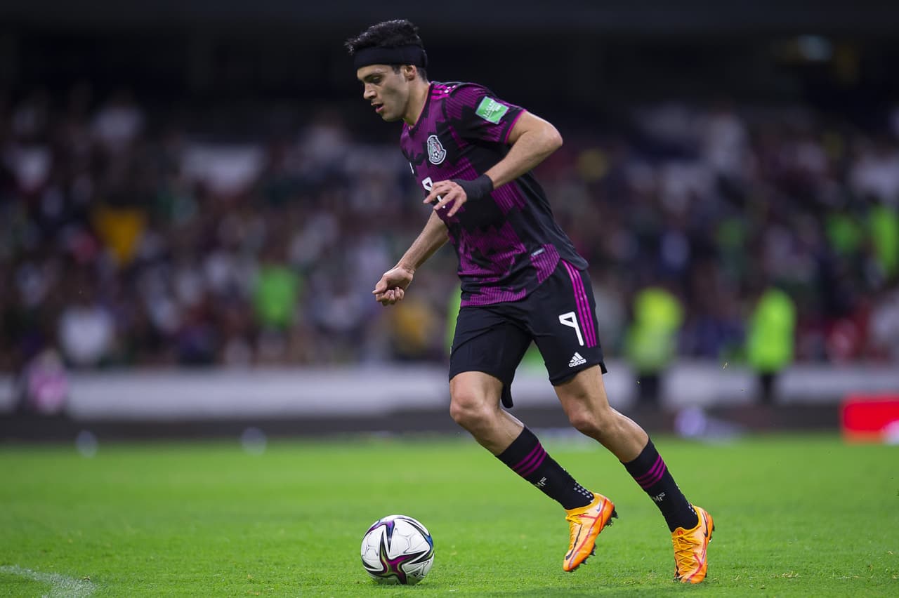 México selló su pase al Mundial con una victoria sobre El Salvador, gracias a los goles de Uriel Antuna y Raúl Jiménez.