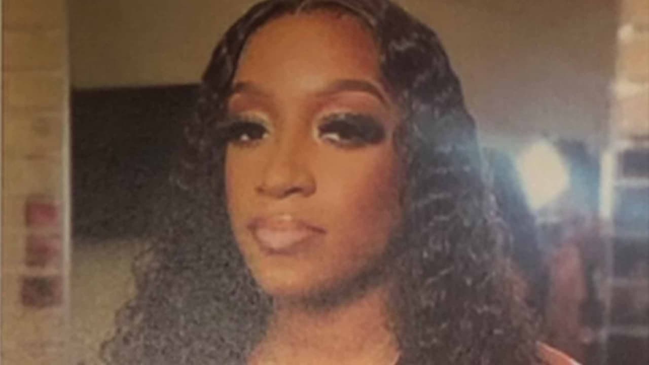 <a href="https://www.univision.com/local/houston-kxln/buscan-a-felicia-johnson-reportada-como-desaparecida-en-houston-video" target="_blank">Felicia Johnson</a> fue vista por última vez el 15 de abril cuando estaba buscando trabajo en el club nocturno Cover Girls, ubicado en la cuadra 10300 de la West Little York Road.
<br>
<br>La policía acusó a 
<a href="https://www.univision.com/local/houston-kxln/acusan-chukwuebuka-nwobodo-asesinar-felicia-johnson-de-24-anos-y-manipular-pruebas" target="_blank">Chukwuebuka Nwobodo</a> por ser el sospechoso de la desaparición de Johnson.