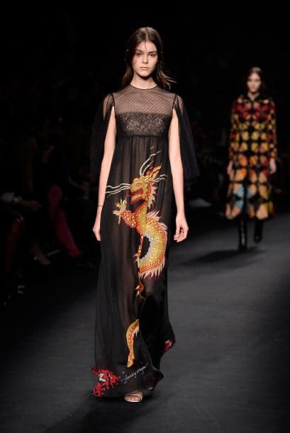 Además de ilusiones ópticas entre las telas ligeras que daban movimiento a las delgadas siluetas.