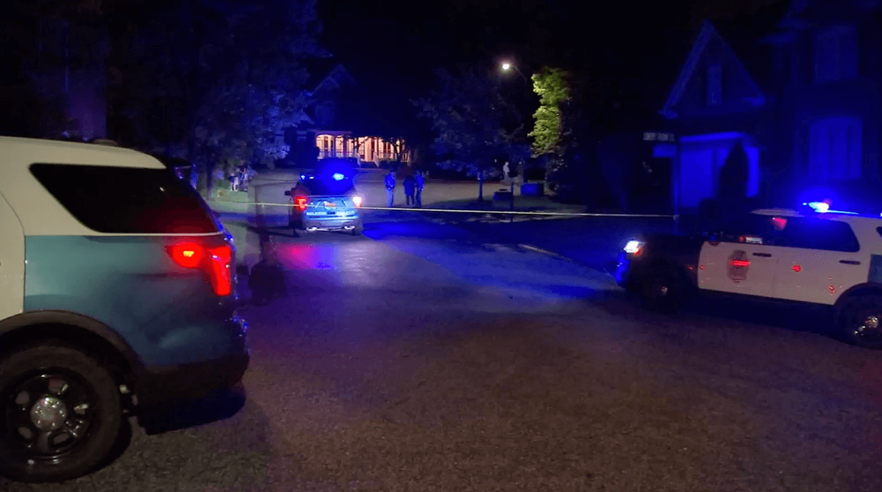 Investigan homicidio de hispano de 26 años en S. Raleigh Boulevard