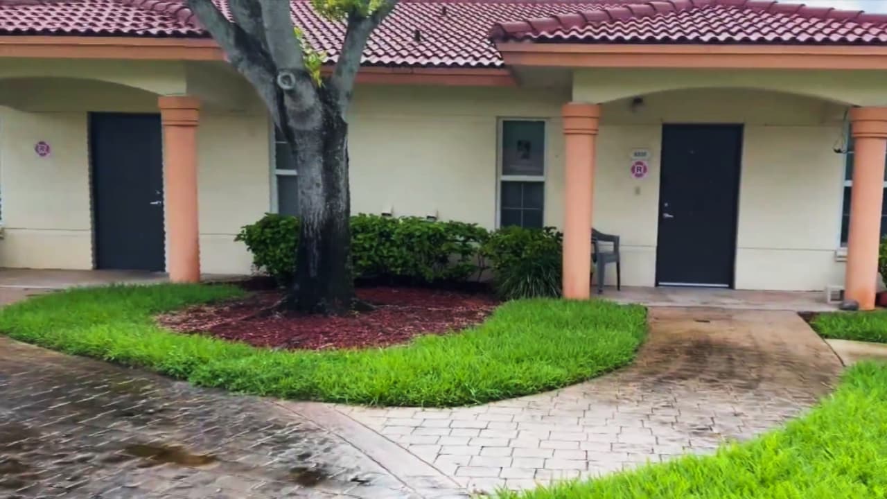 Hallan dos cuerpos en vivienda de Pembroke Pines: vecinos dicen que es una pareja de la tercera edad