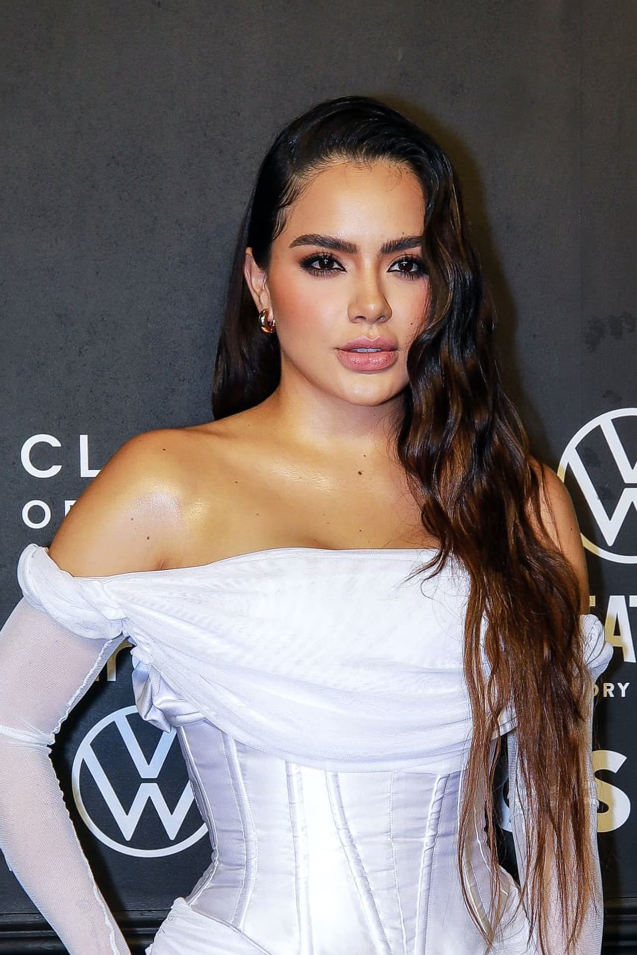 Esta vez,
<a href="https://www.univision.com/famosos/william-levy-samadhi-zendejas-video-romance">el actor cubano está siendo relacionado con Samadhi Zendejas</a>. Los rumores comenzaron desde el pasado 27 de junio, cuando la revista TVNotas publicó imágenes donde se les ve llegando
<b>a un restaurante </b>y, posteriormente, aparentemente
<b>entrando juntos a un hotel.</b>