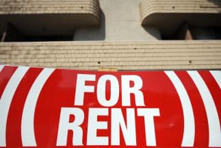 Revés para los indocumentados: rechazan el caso contra la discriminación de alquileres