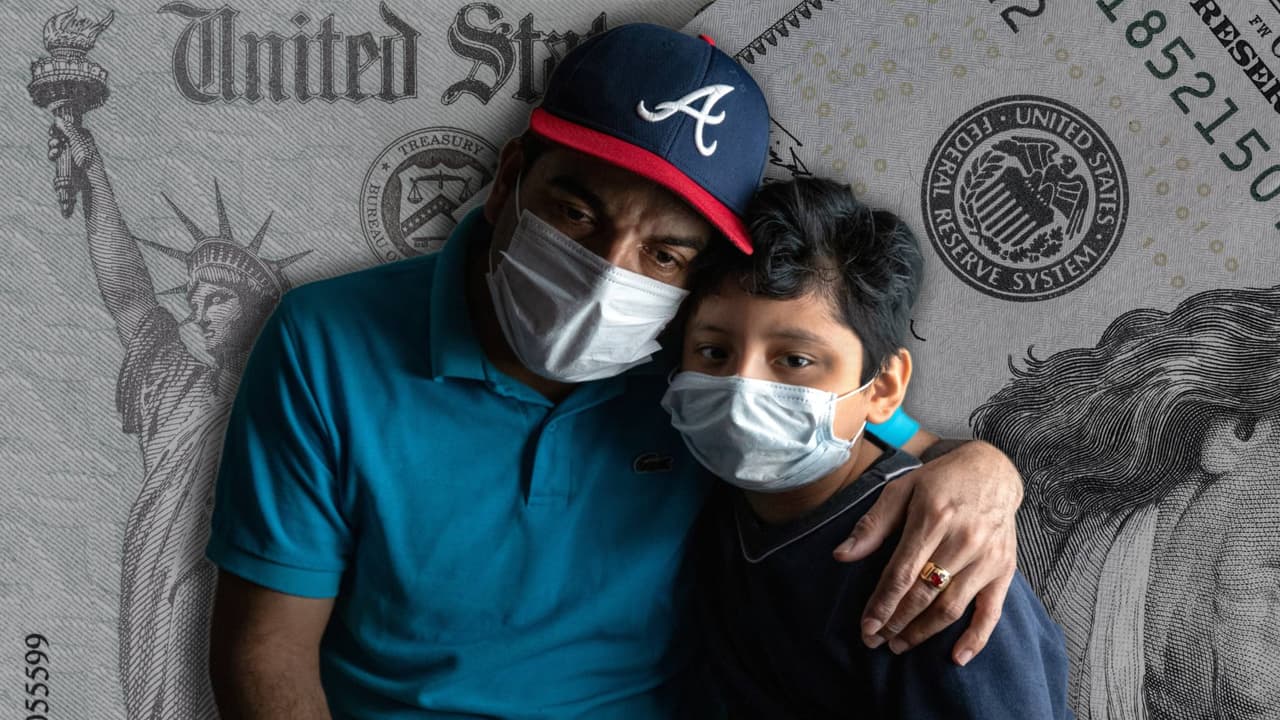 El Servicio de Recaudación de Impuestos (IRS, por sus siglas en inglés) confirmó que las personas indocumentadas con hijos ciudadanos califican para recibir los 
<a href="https://www.univision.com/local/san-francisco-kdtv/credito-tributario-por-hijo-como-recibirlo-california">pagos por adelantado del crédito tributario por hijo</a>, además de que anunciaron 
<a href="https://www.univision.com/local/san-francisco-kdtv/quienes-califican-al-credito-tributario-por-hijo-del-irs">nuevas herramientas para verificar la elegibilidad</a> de los contribuyentes y permitirles optar por 
<a href="https://www.univision.com/local/san-francisco-kdtv/credito-tributario-familias-con-hijos-impuestos-indocumentados">un solo pago íntegro</a> cuanto presenten su declaración de impuestos del 2021.