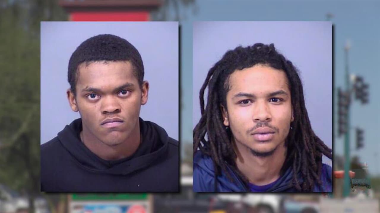 A punta de pistola obligan a hombre a retirar dinero de un cajero automático en Phoenix