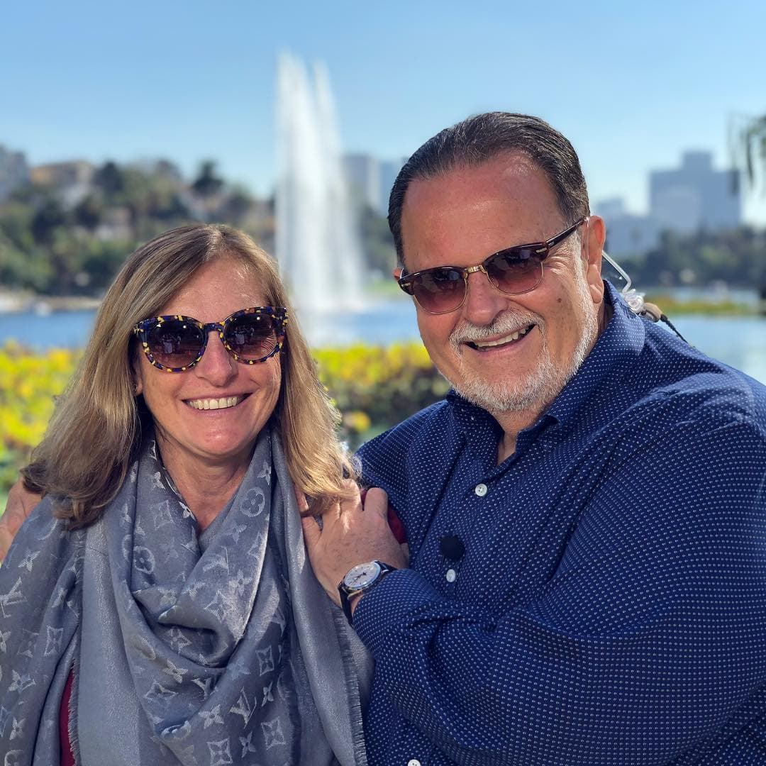 Al ser cuestionado sobre si alguna vez ha perdido alguno de sus preciados accesorios, recordó el día que viajó a la Ciudad de México para entrevistar a la hermana de Thalía, Laura Zapata, quien había sufrido un secuestro ese año.