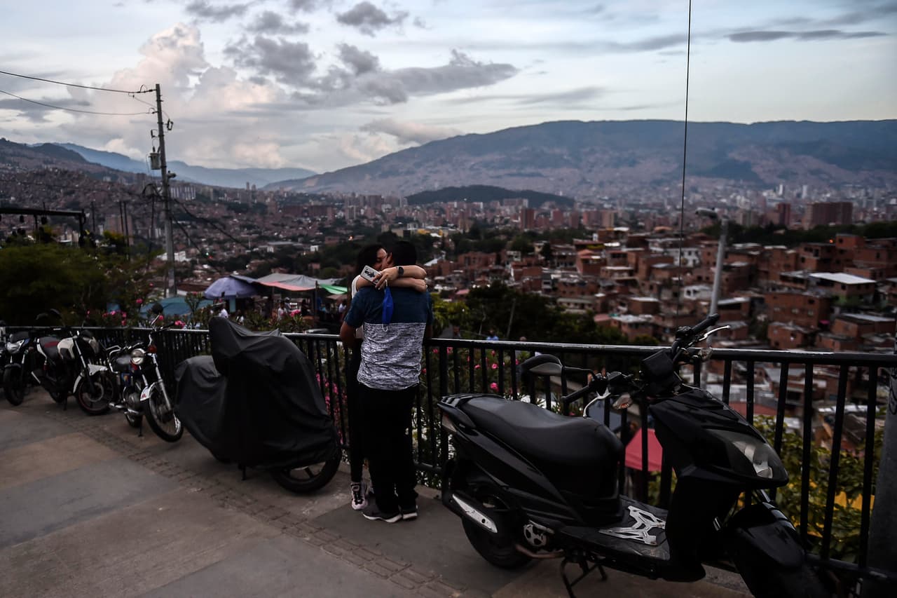 <b>Categoría 4: Colombia</b>
<br>El país latinoamericano 
<a href="https://wwwnc.cdc.gov/travel/notices/covid-4/coronavirus-colombia" target="_blank">está en el nivel 4 de los CDC</a> y ha sumado 3.59 millones de casos y al menos 92,496 muertes.