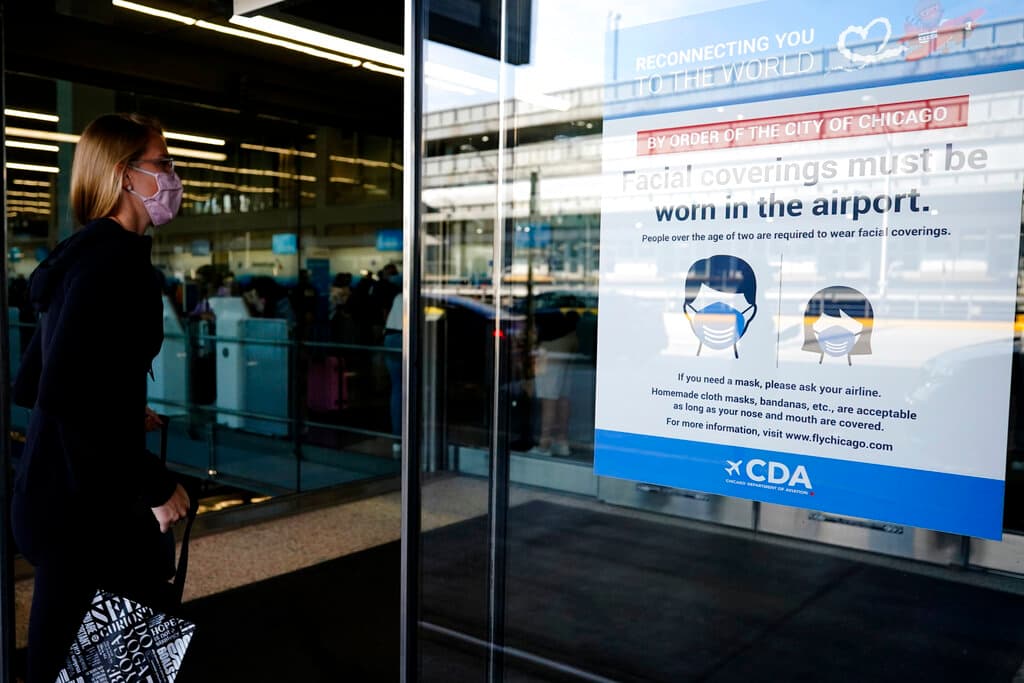 Las vacunas que se aceptarán para la entrada aérea a EEUU serán las que han sido aprobadas por la Organización Mundial de la Salud (OMS), que hasta el momento son las de Pfizer/BioNTech, Moderna y Janssen (de Johnson & Johnson), dos versiones del suero de AstraZeneca, y los de Sinopharm y Sinovac.
<br>